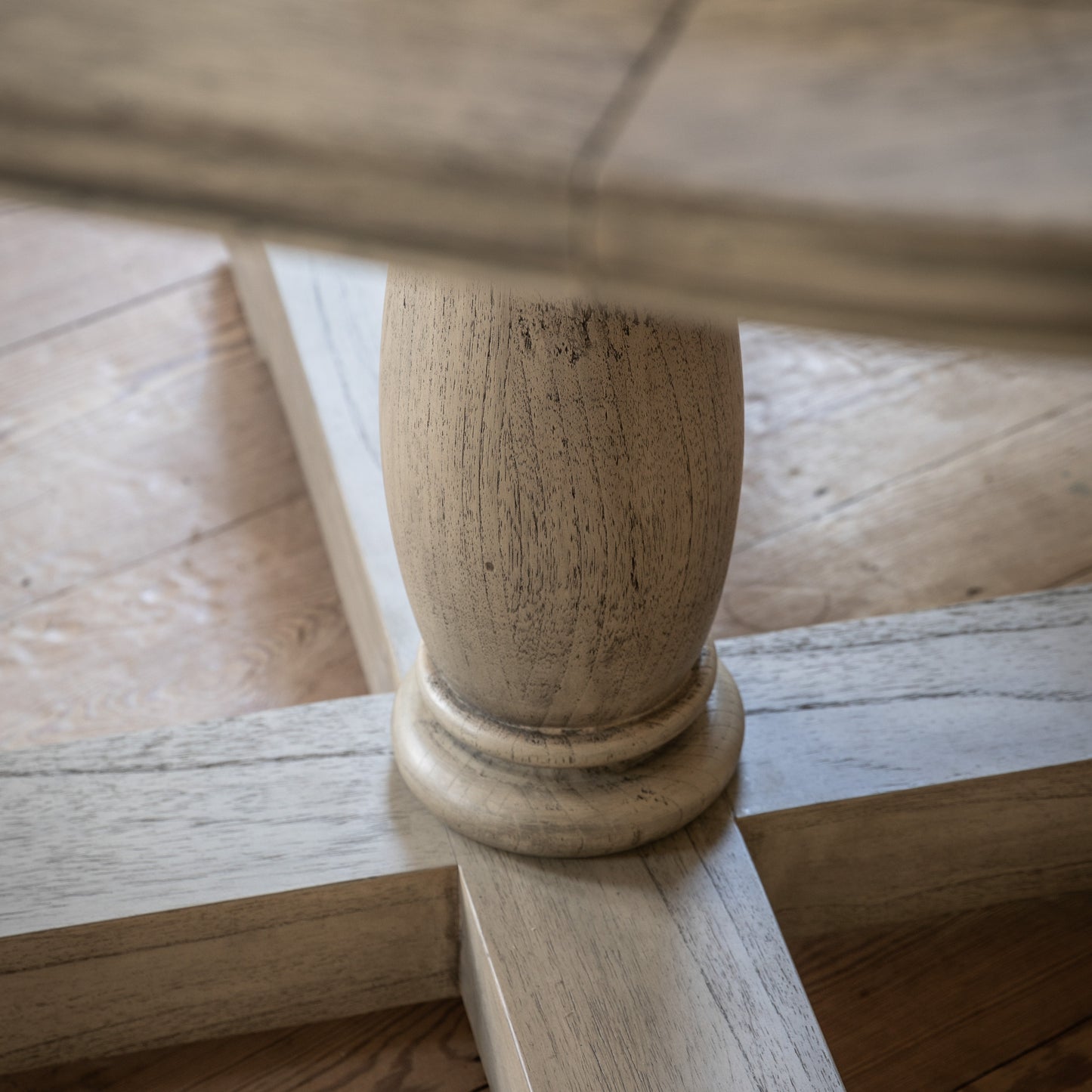 Mustique Round Ext Dining Table Natural