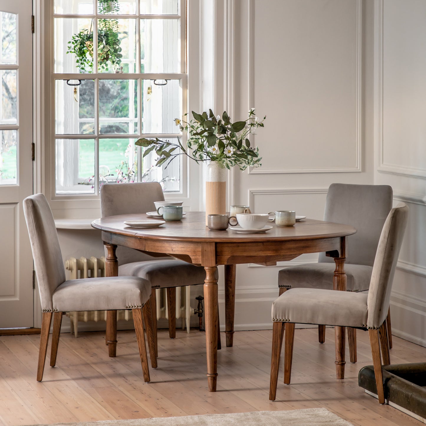Highgrove Ext Round Table Peroba