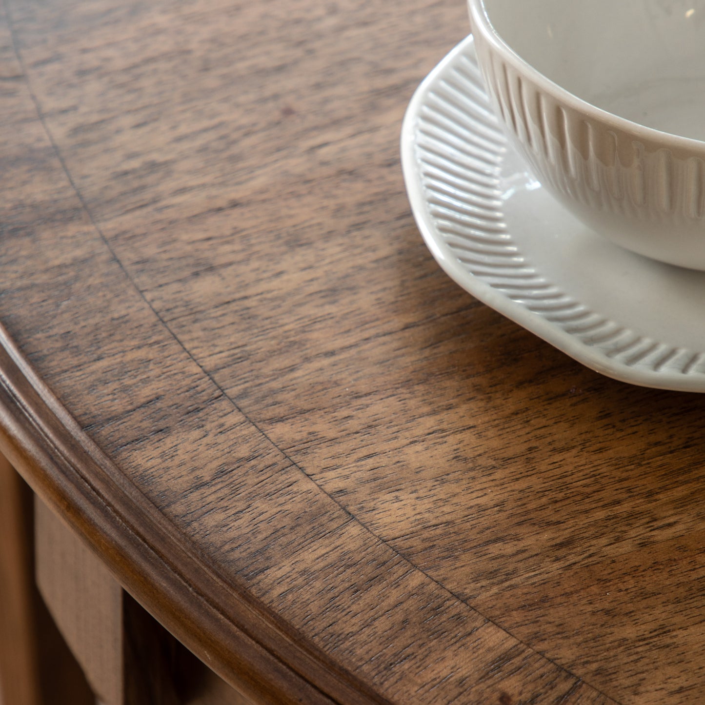 Highgrove Ext Round Table Peroba