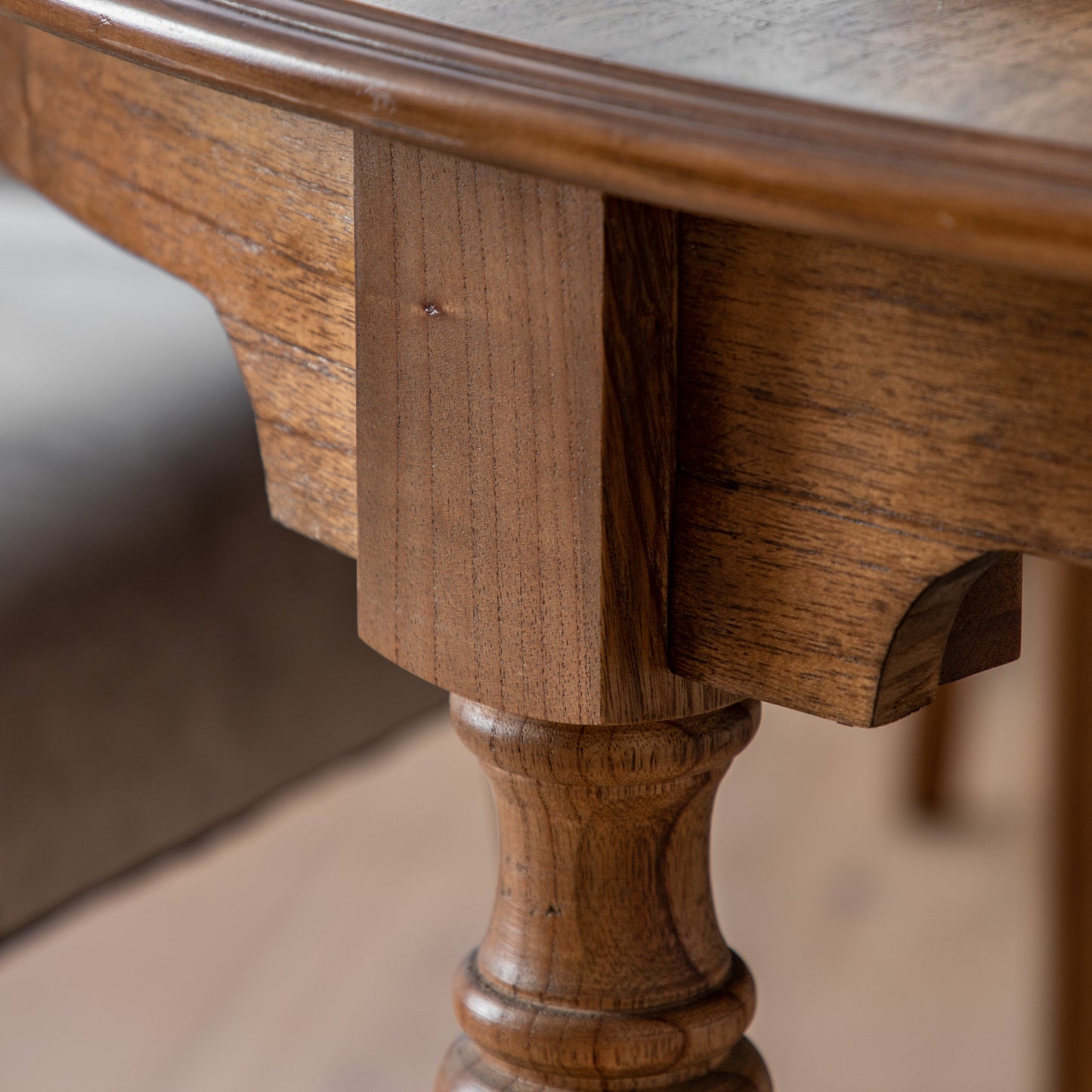 Highgrove Ext Round Table Peroba