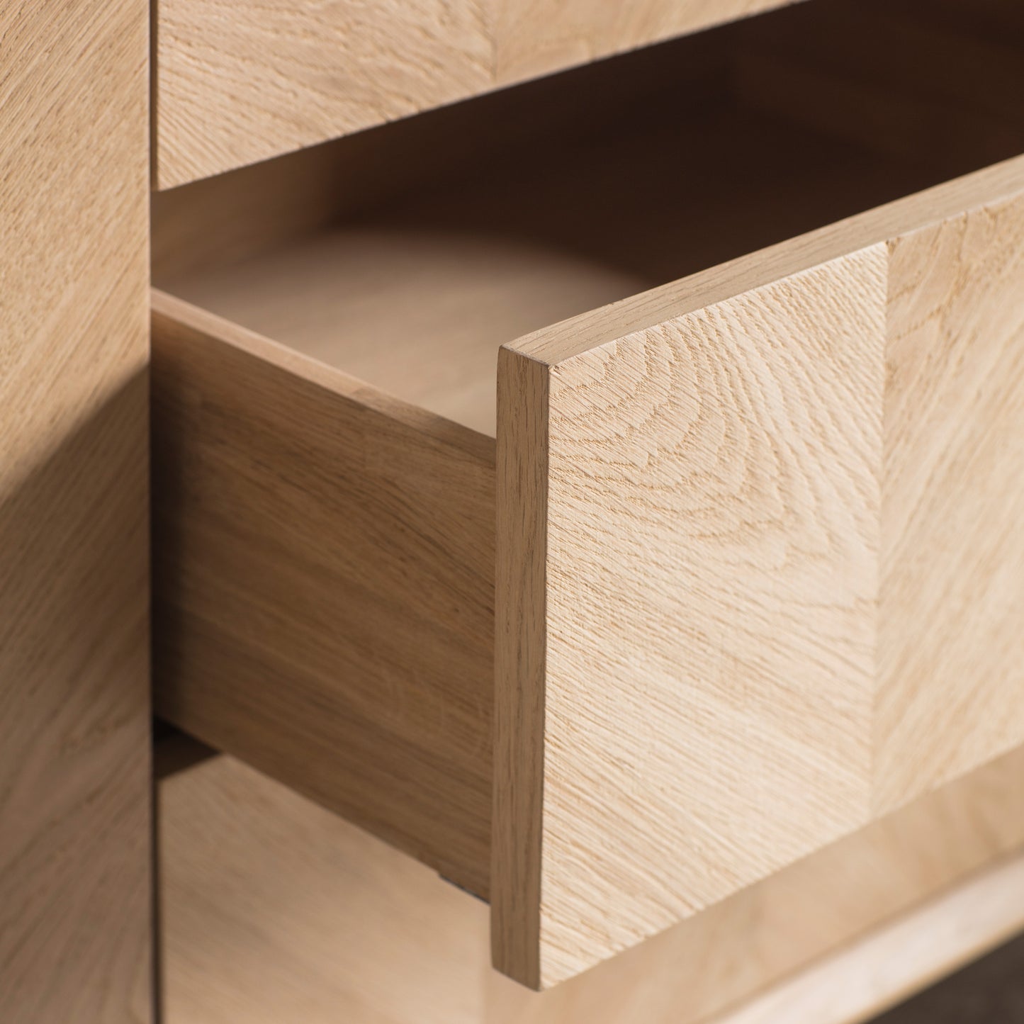 Milano 2Dr/3Drwr Sideboard Oak