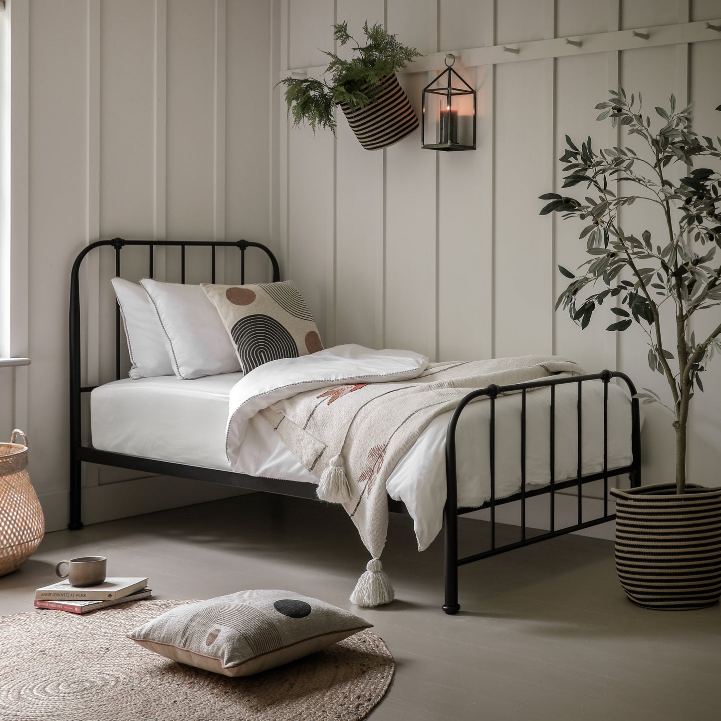 Loughton Bed Black Single