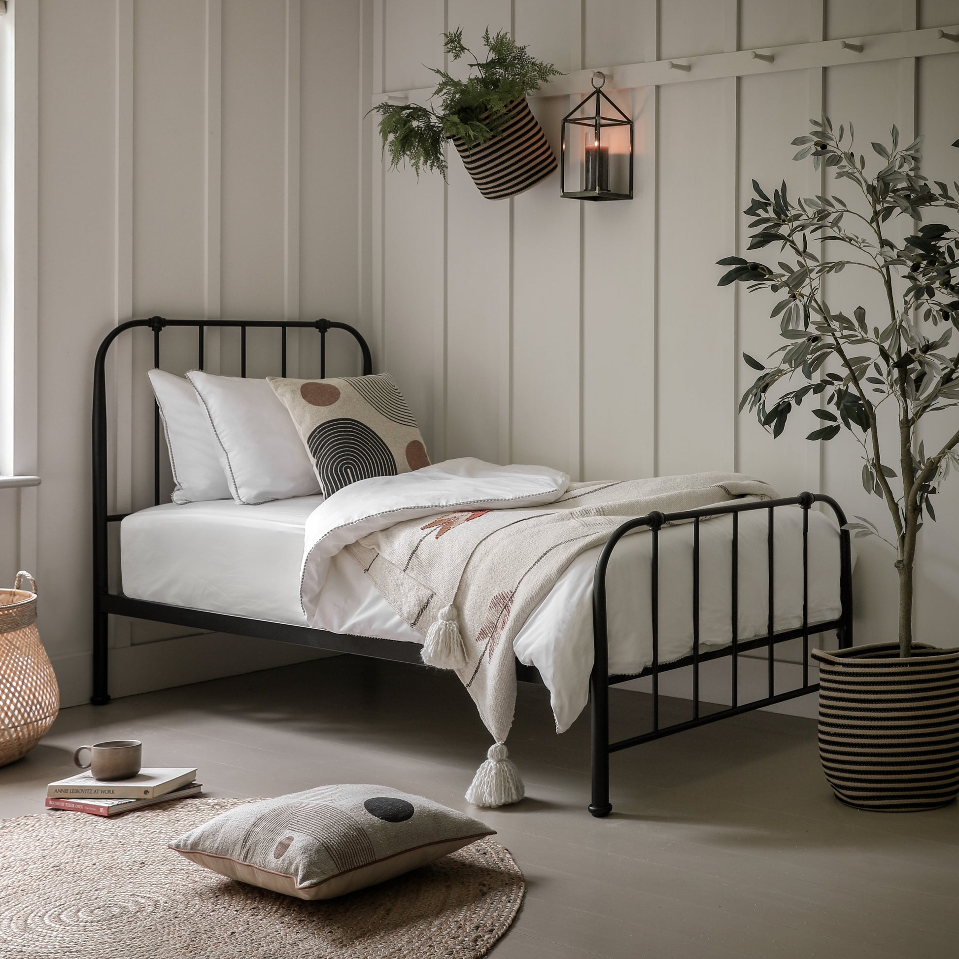 Loughton Bed Black Single
