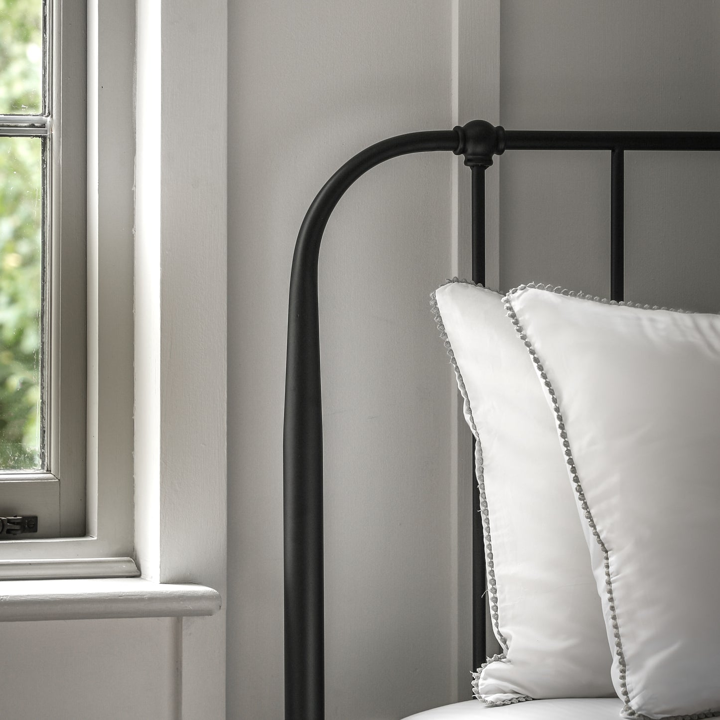 Loughton Bed Black Single