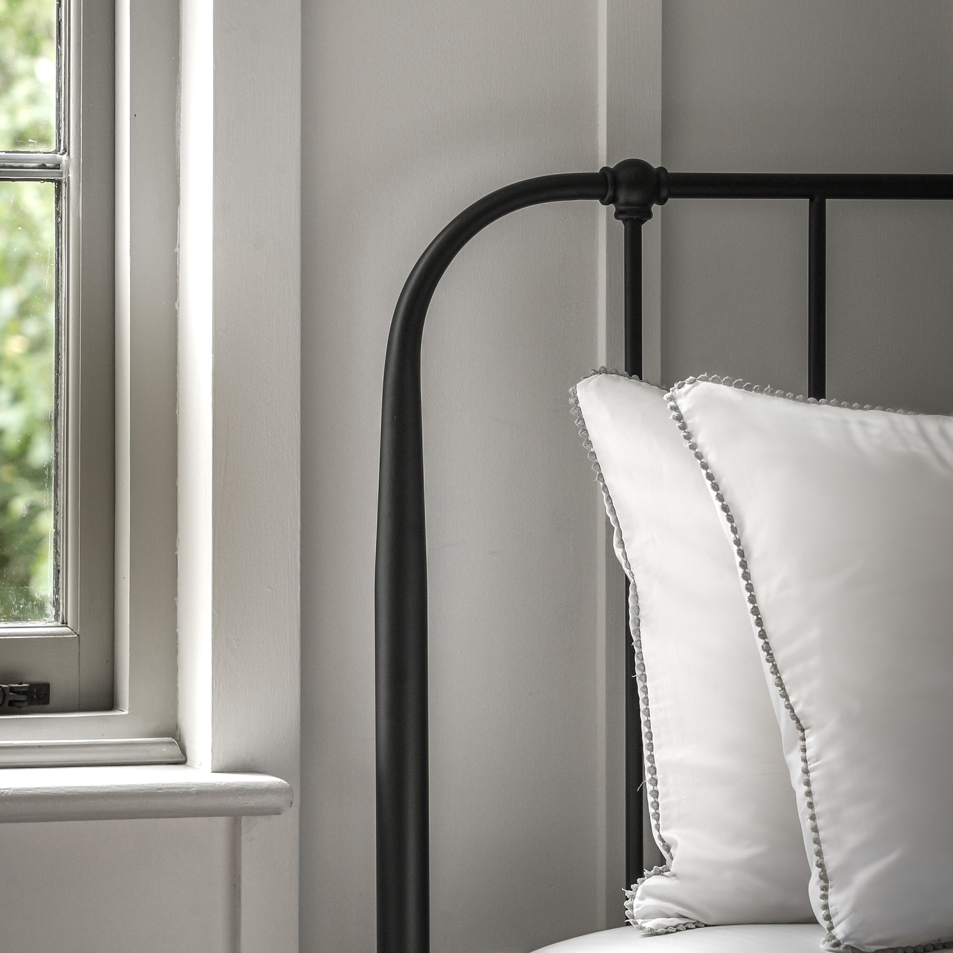 Loughton Bed Black Single
