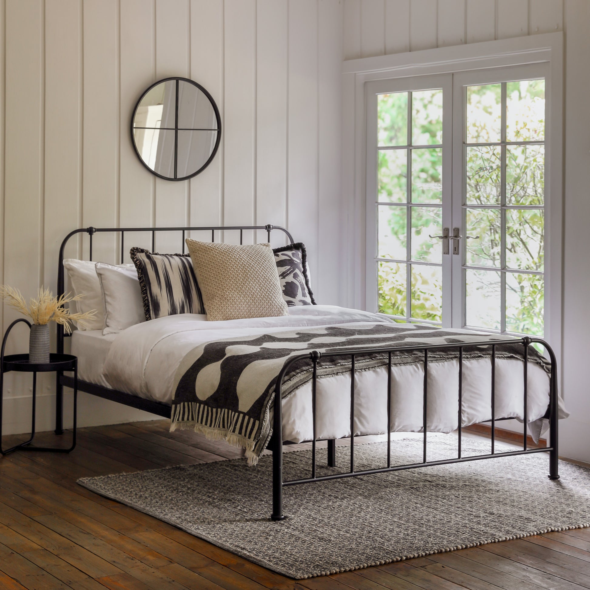 Loughton Bed Black Double