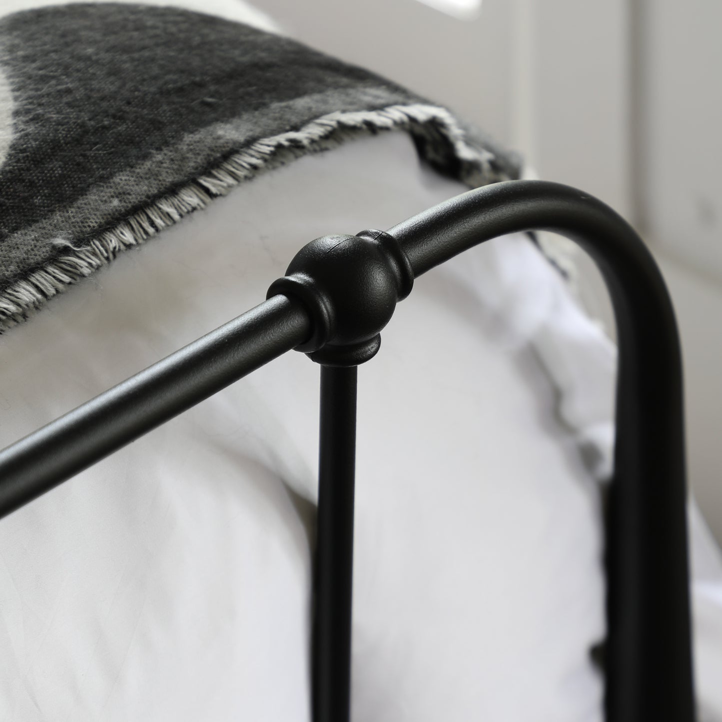 Loughton Bed Black Double