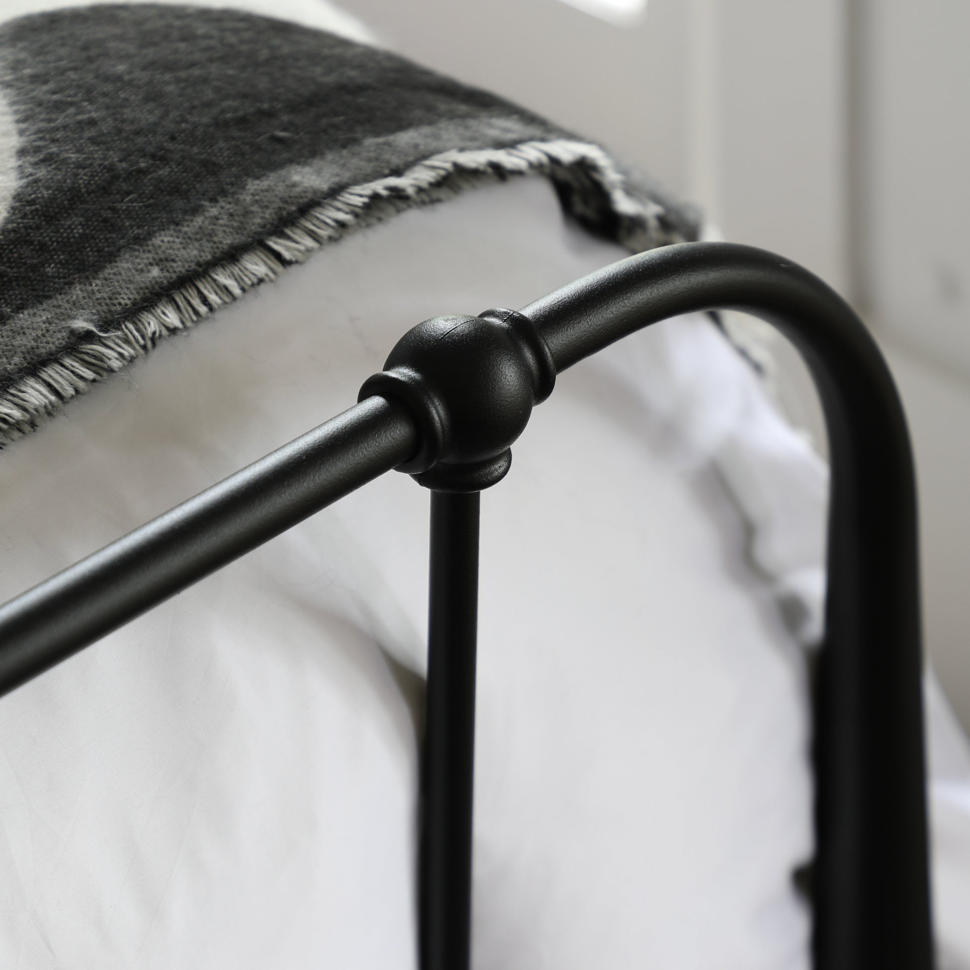 Loughton Bed Black Double