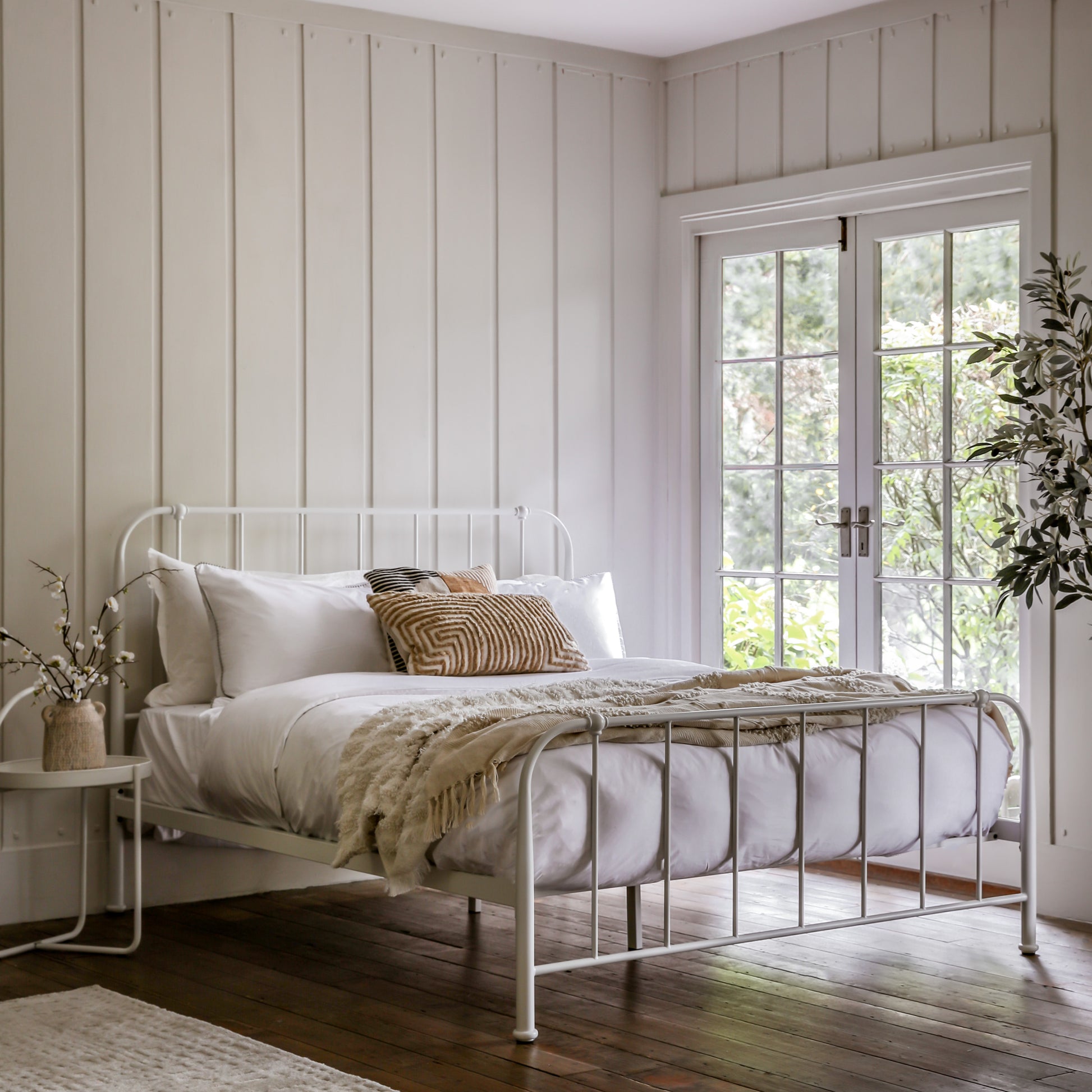 Loughton Bed Ivory King