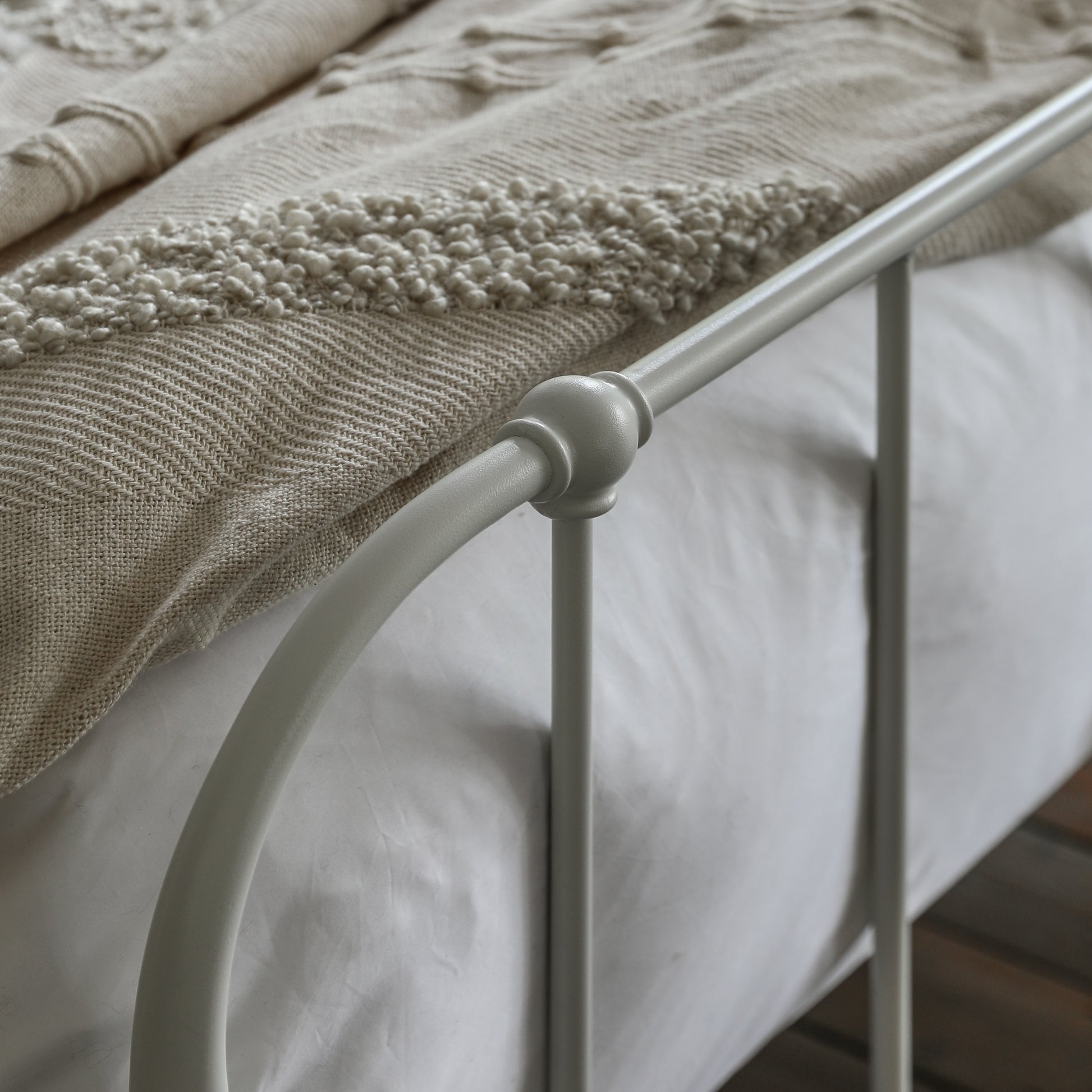 Loughton Bed Ivory King