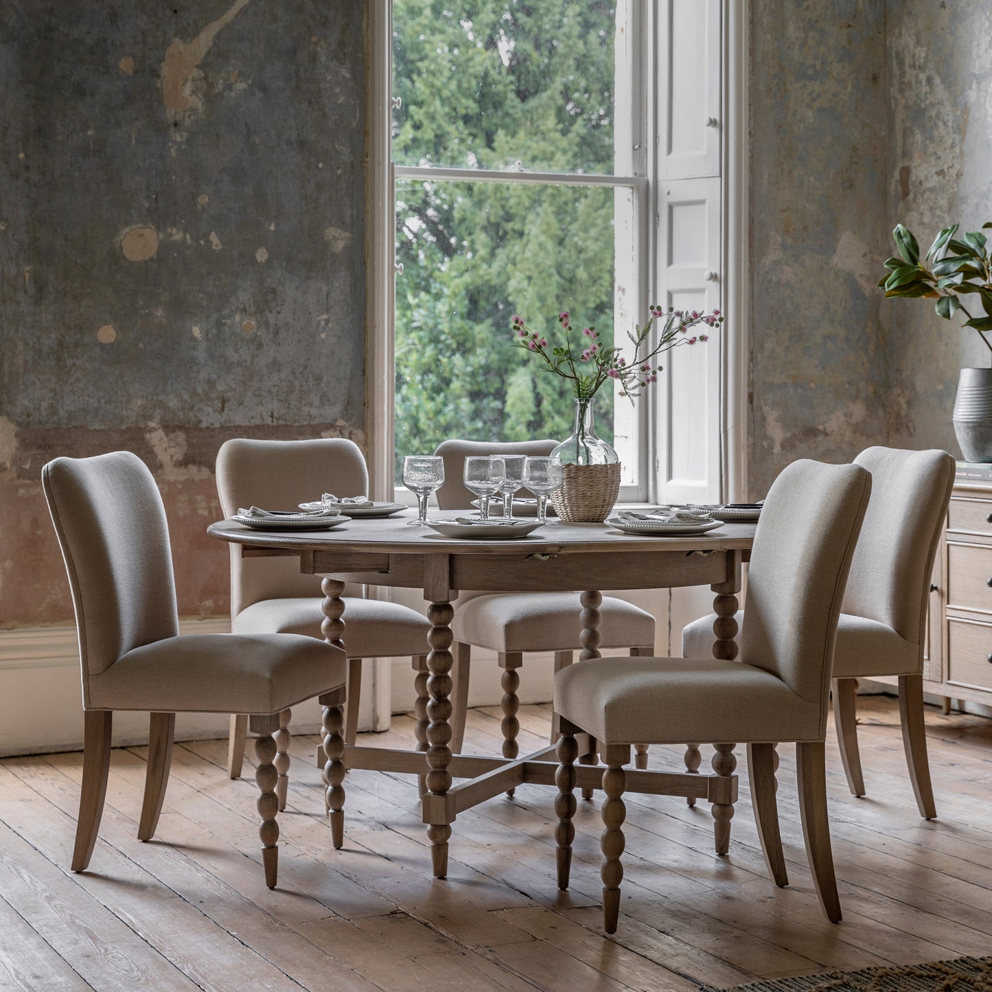 Artisan Round Ext Dining Table Natural