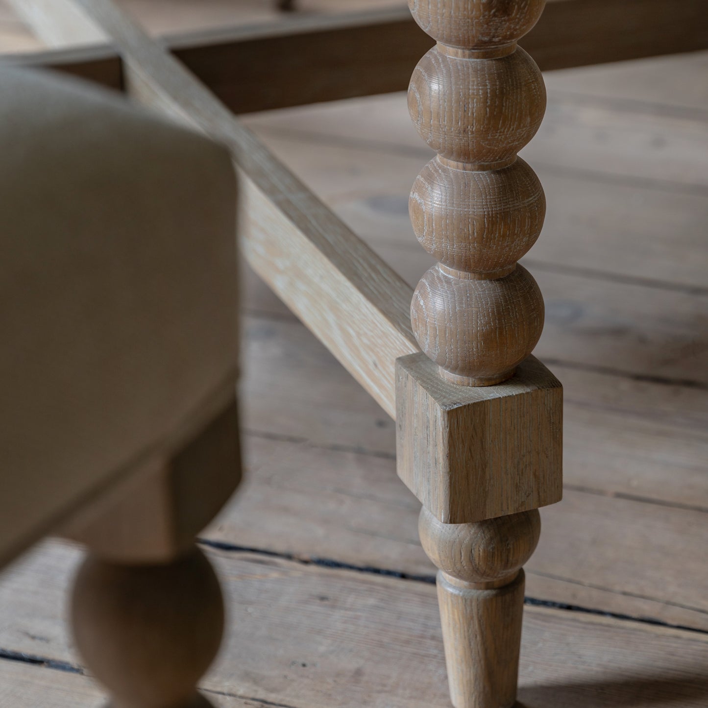 Artisan Round Ext Dining Table Natural