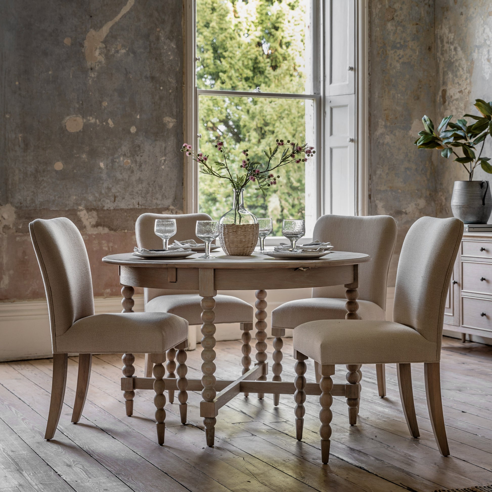 Artisan Round Ext Dining Table Natural