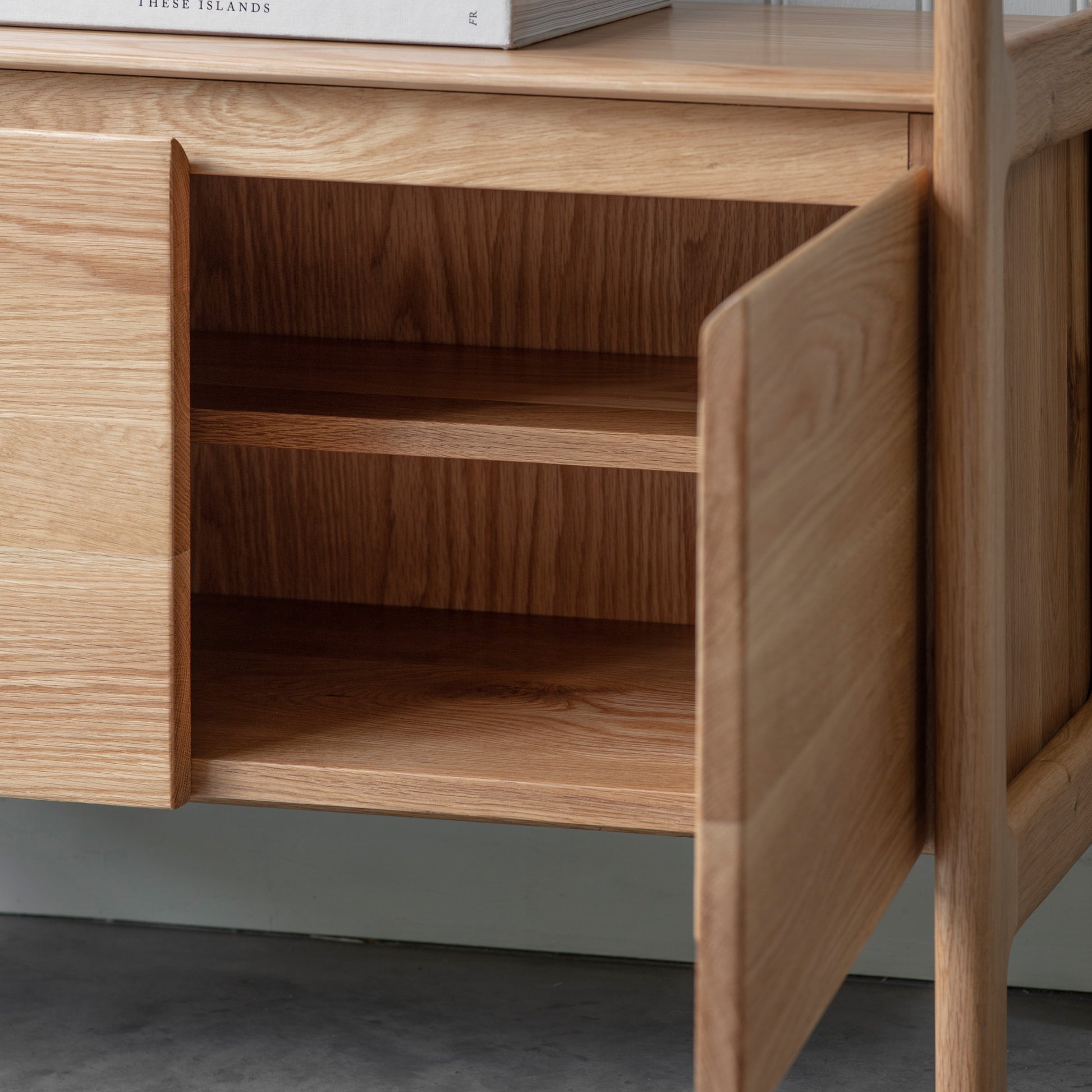 Madrid Open Display Oak