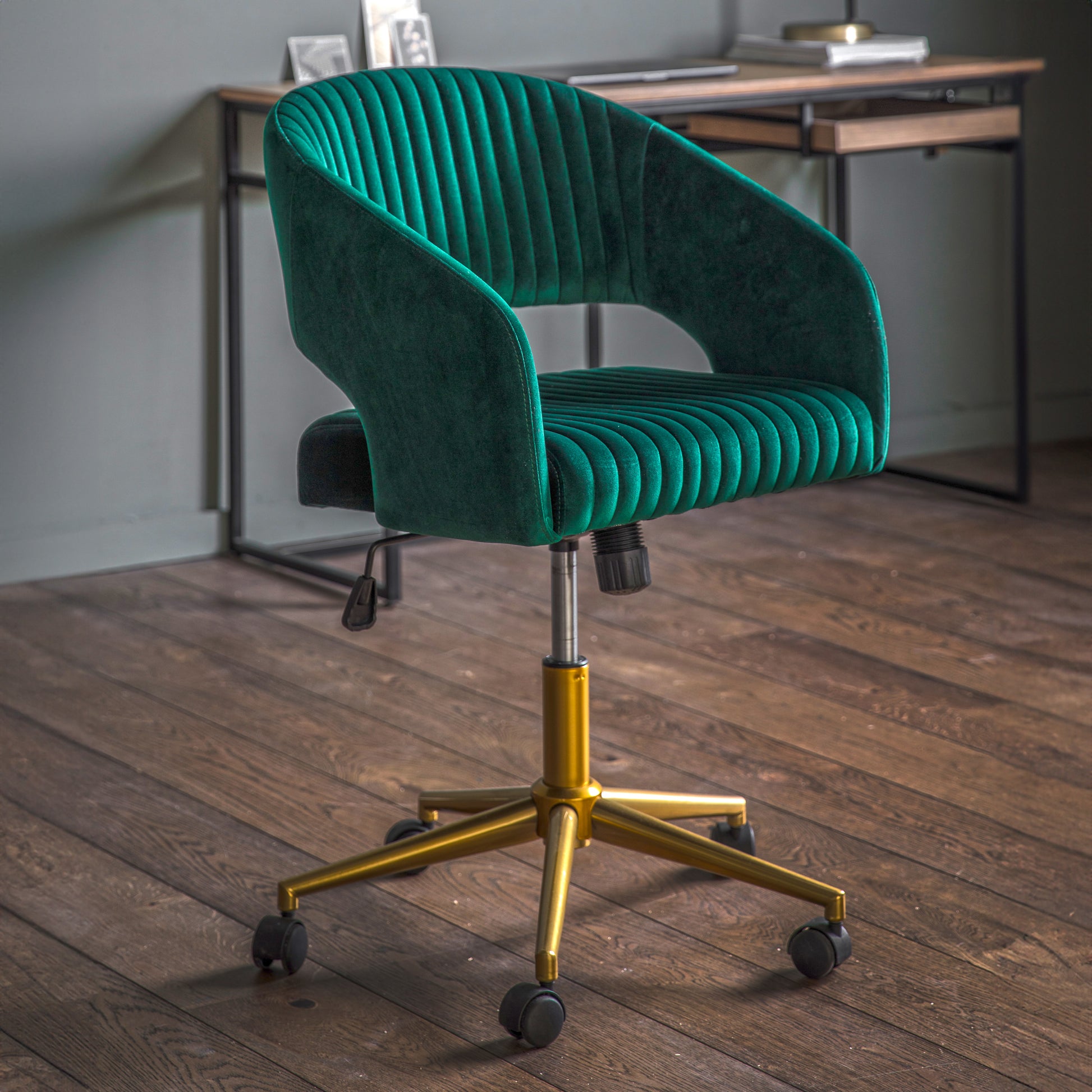 Murray Swivel Chair Velvet Green