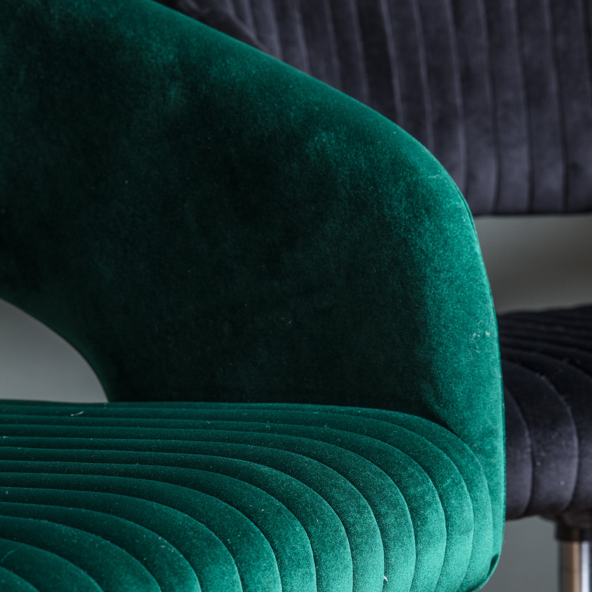 Murray Swivel Chair Velvet Green