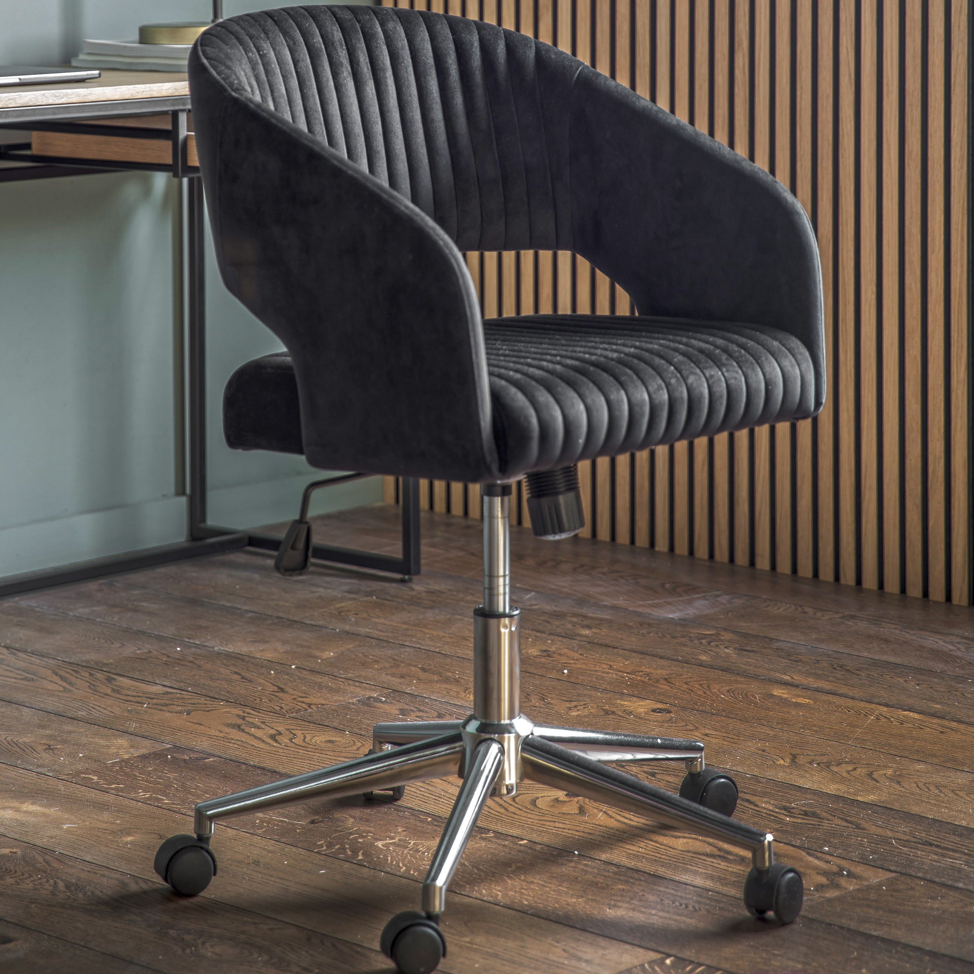 Murray Swivel Chair Velvet Black