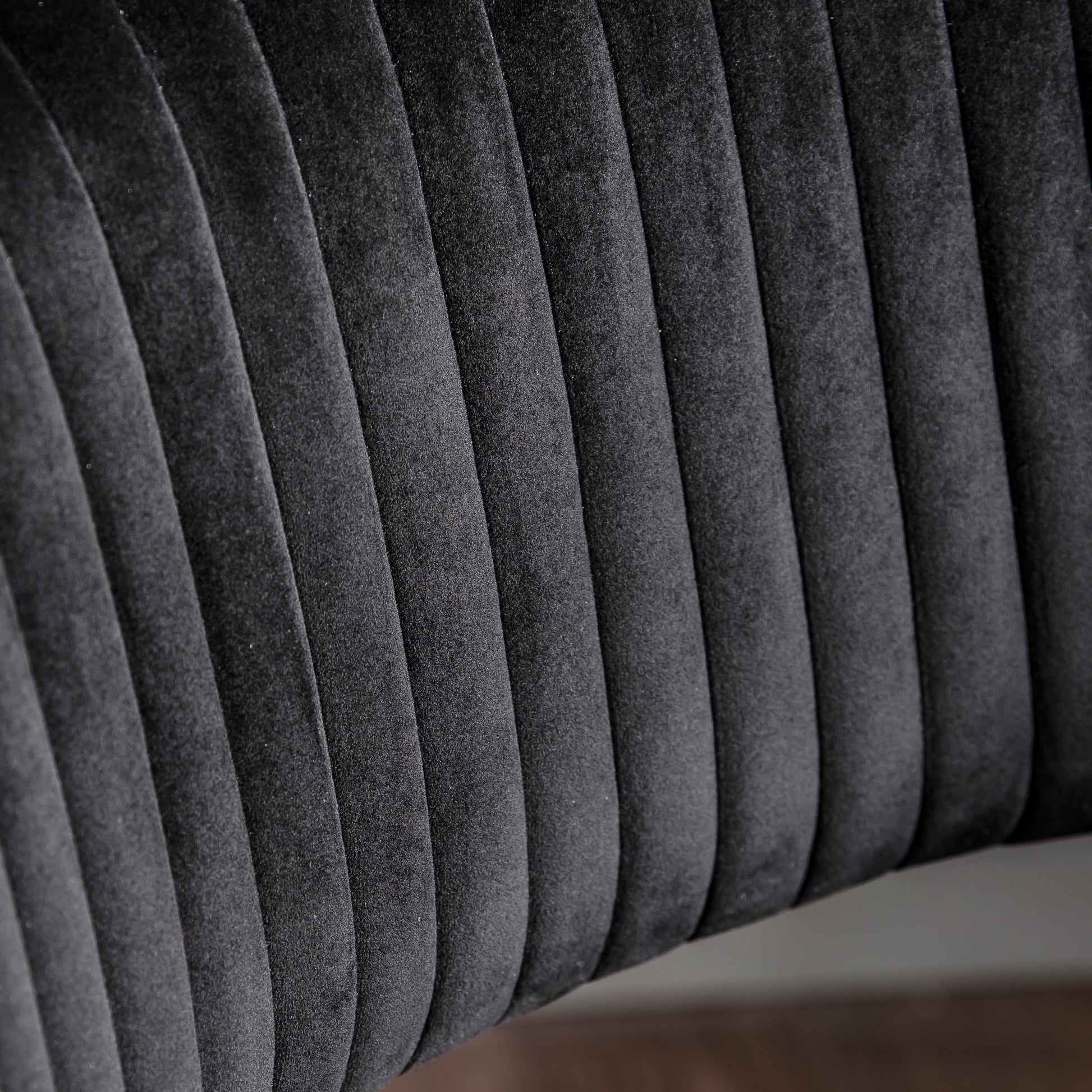 Murray Swivel Chair Velvet Black