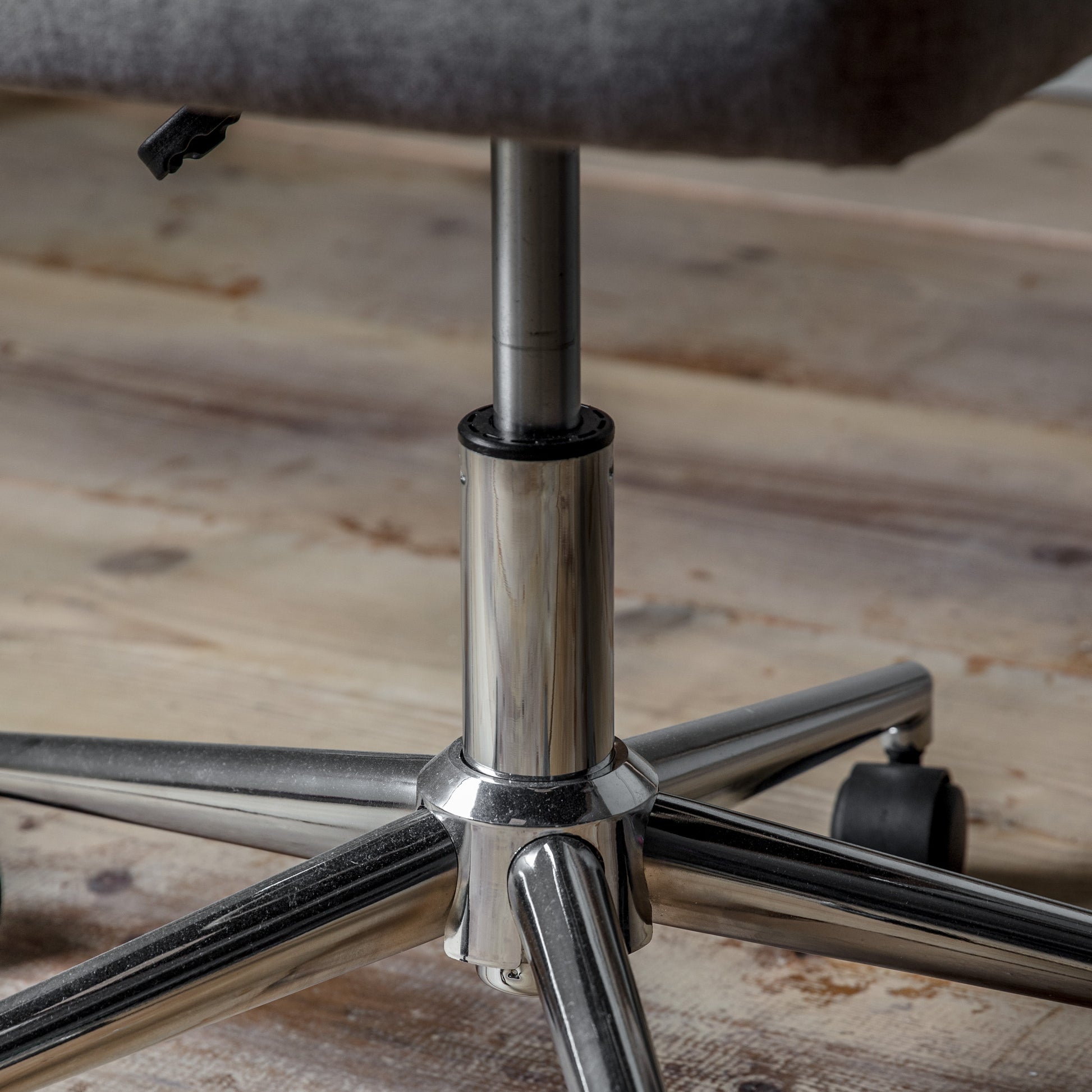 Mcintyre Swivel Chair Grey