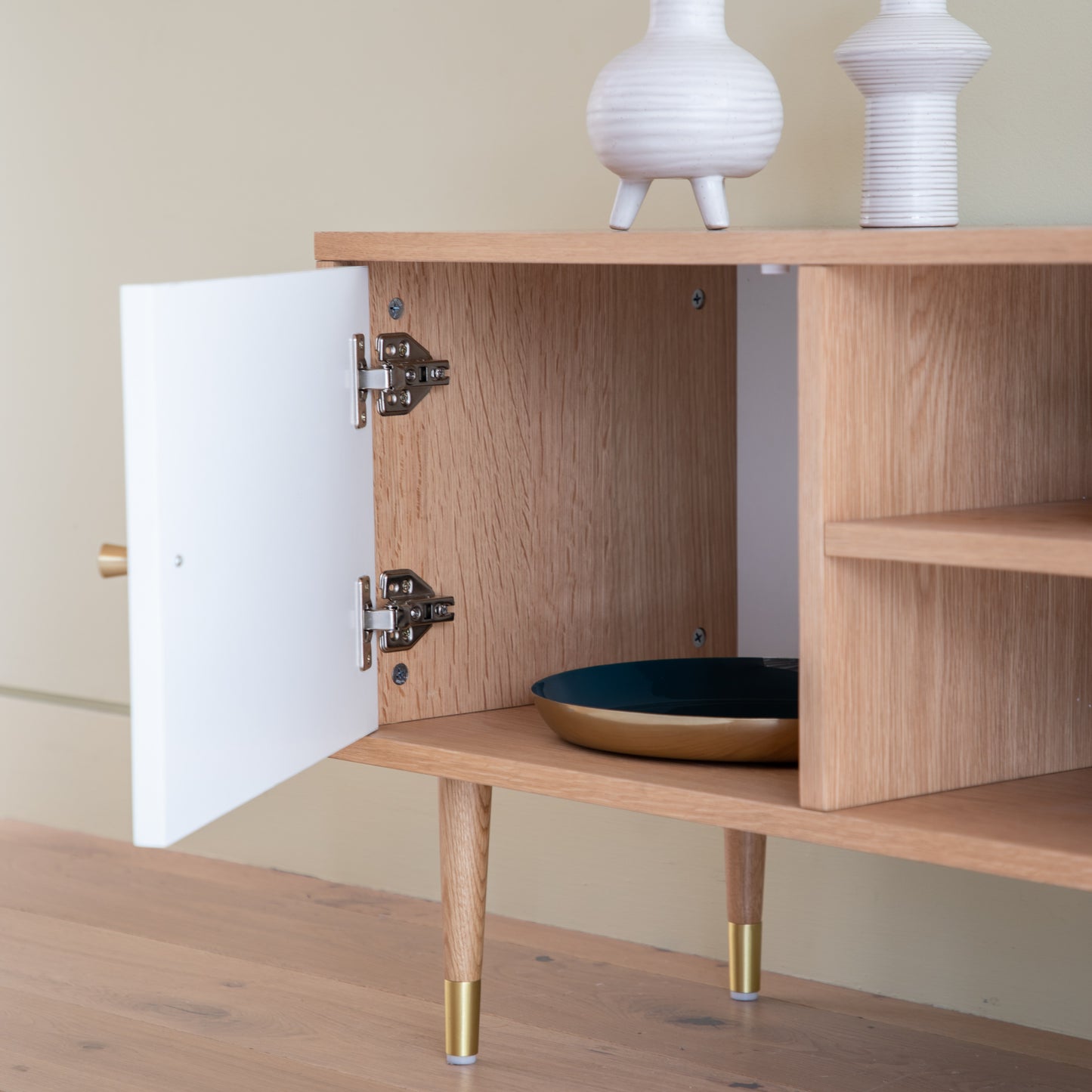 Newbury Media Unit Oak White