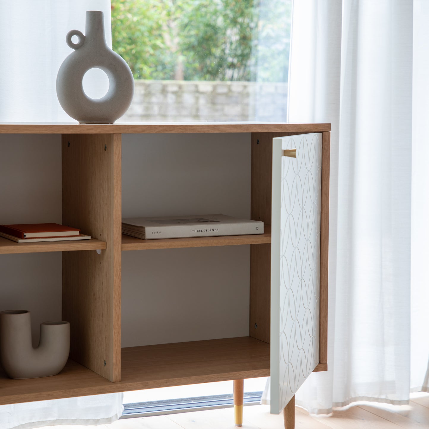 Newbury Sideboard Oak White Oak / White