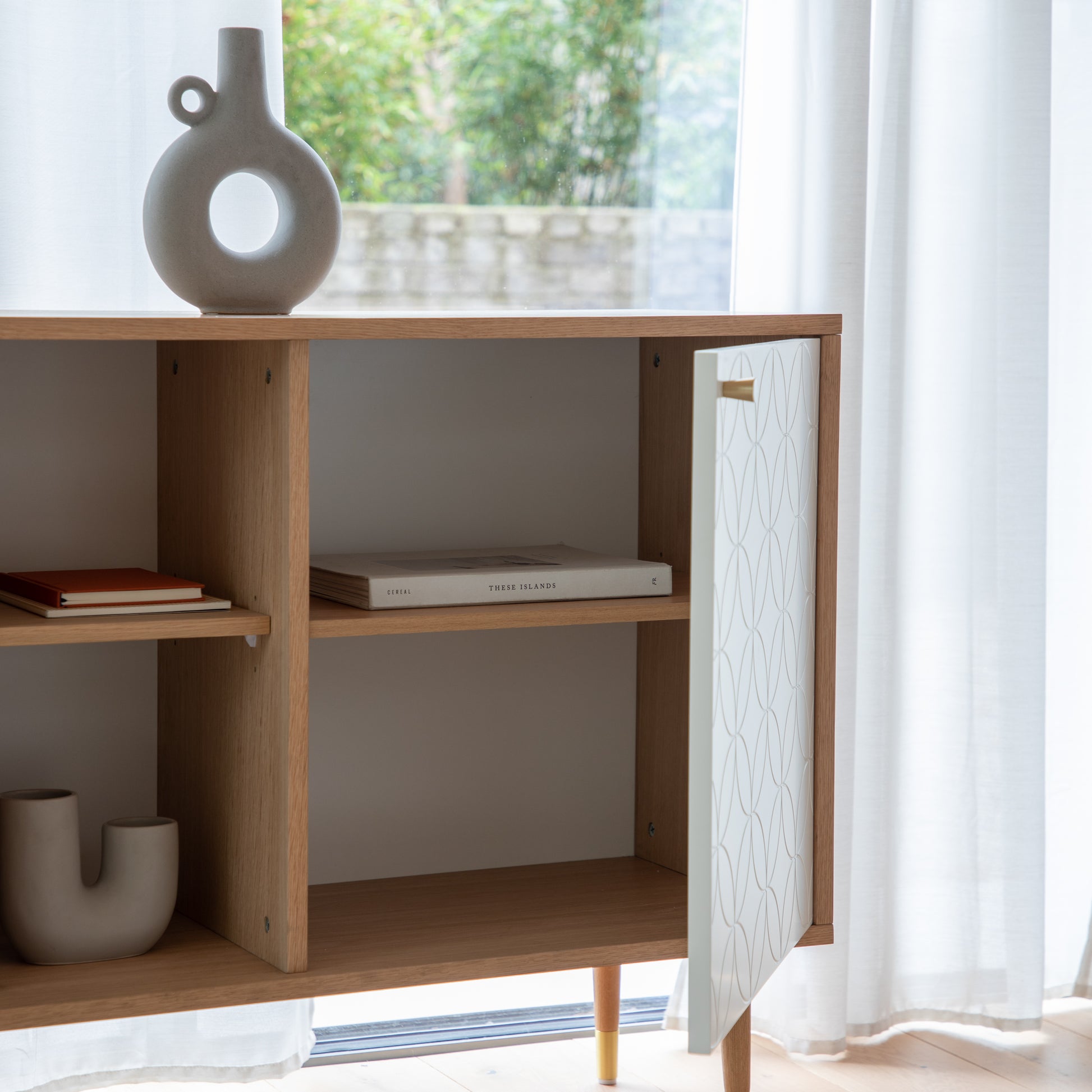 Newbury Sideboard Oak White Oak / White