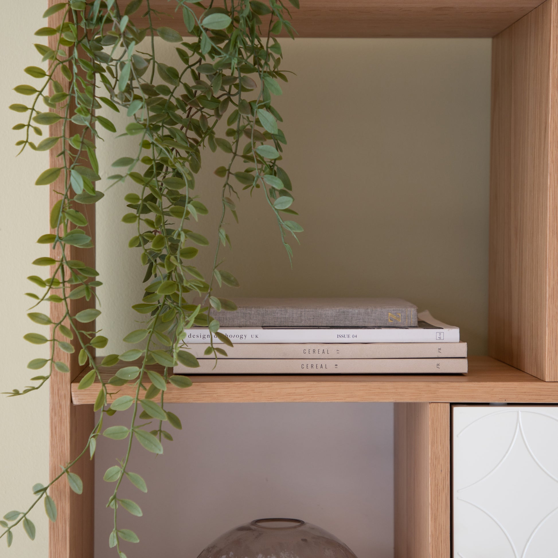 Newbury Display Unit Oak White Oak / White
