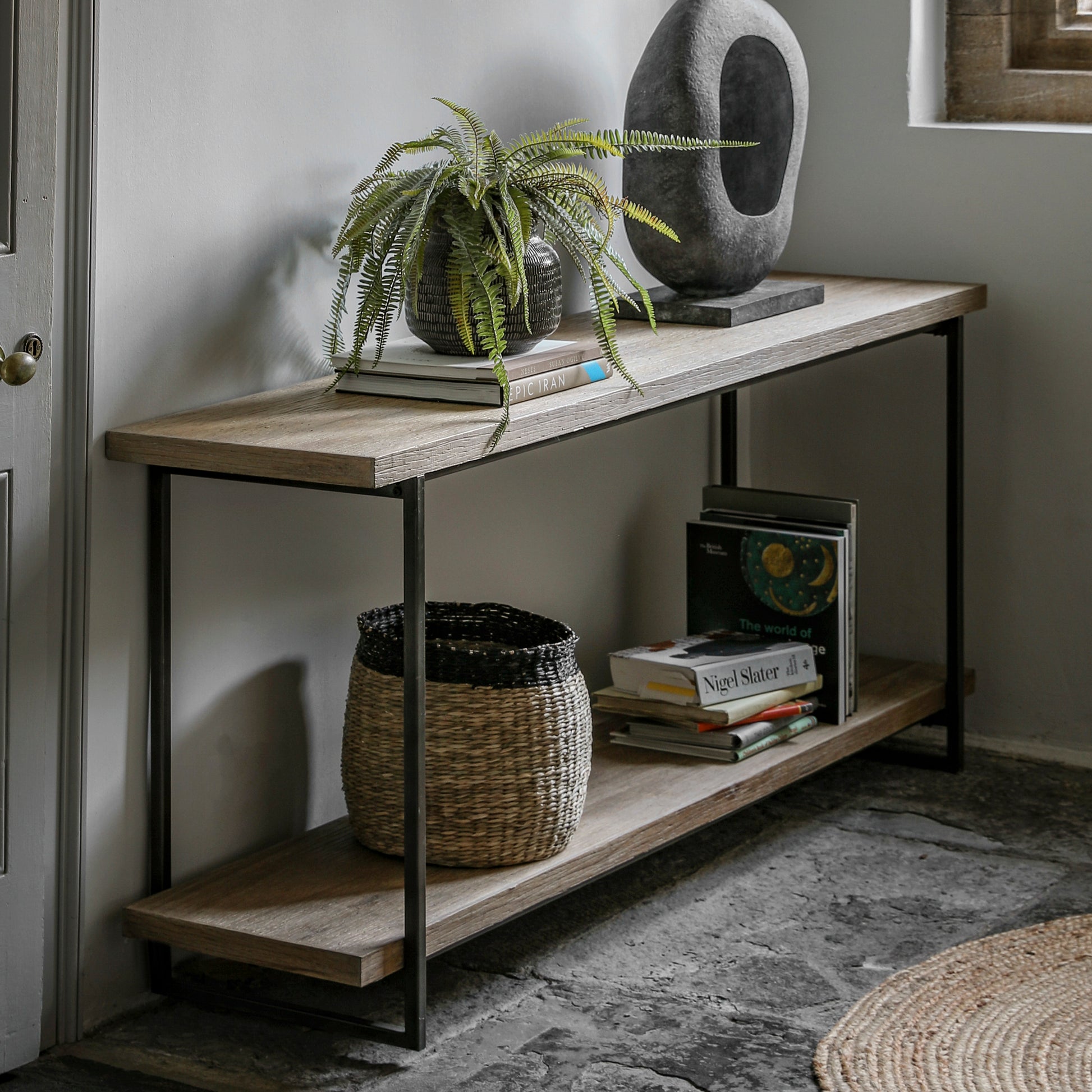 Brogdale Display Table Black / Natural