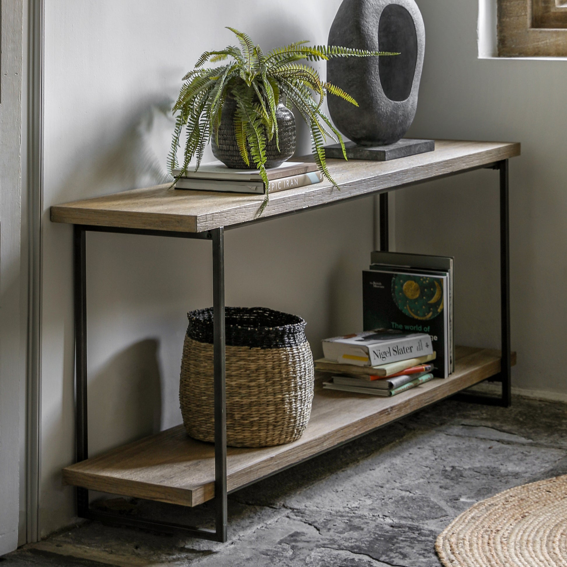 Brogdale Display Table Black / Natural