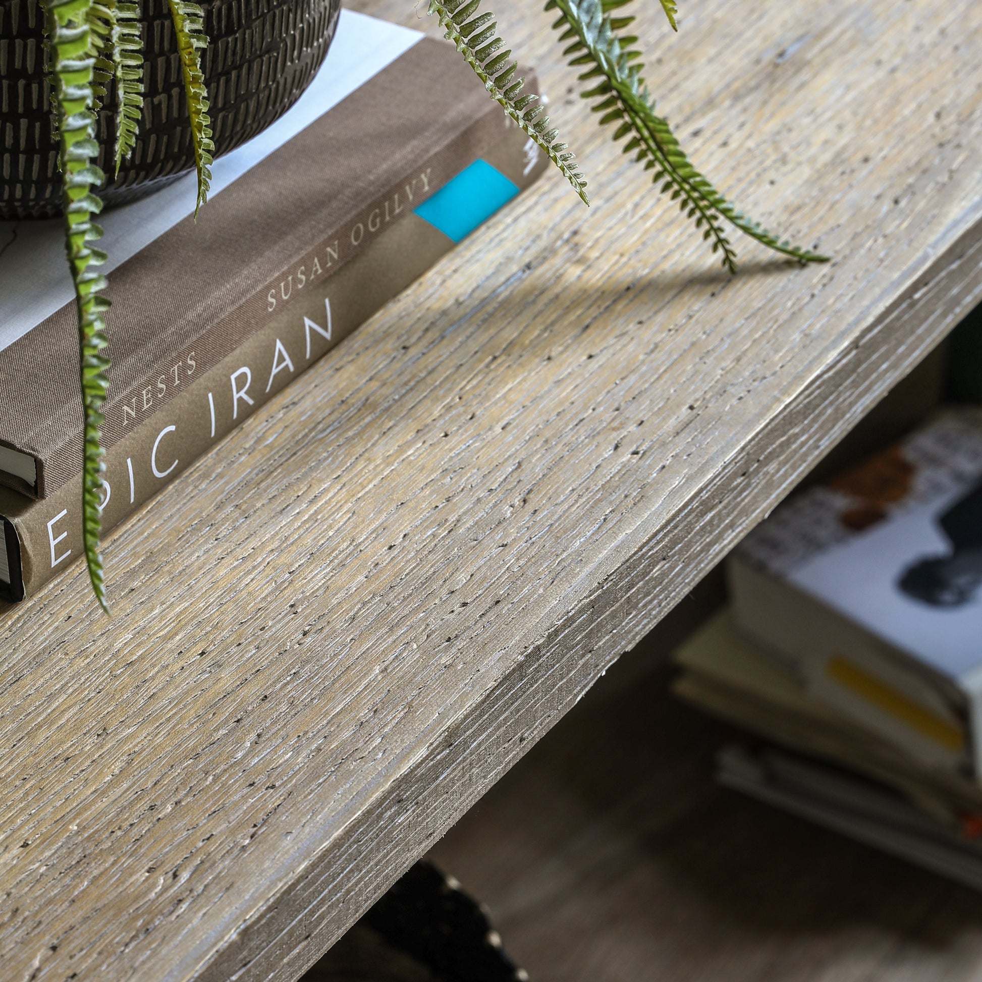 Brogdale Display Table Black / Natural