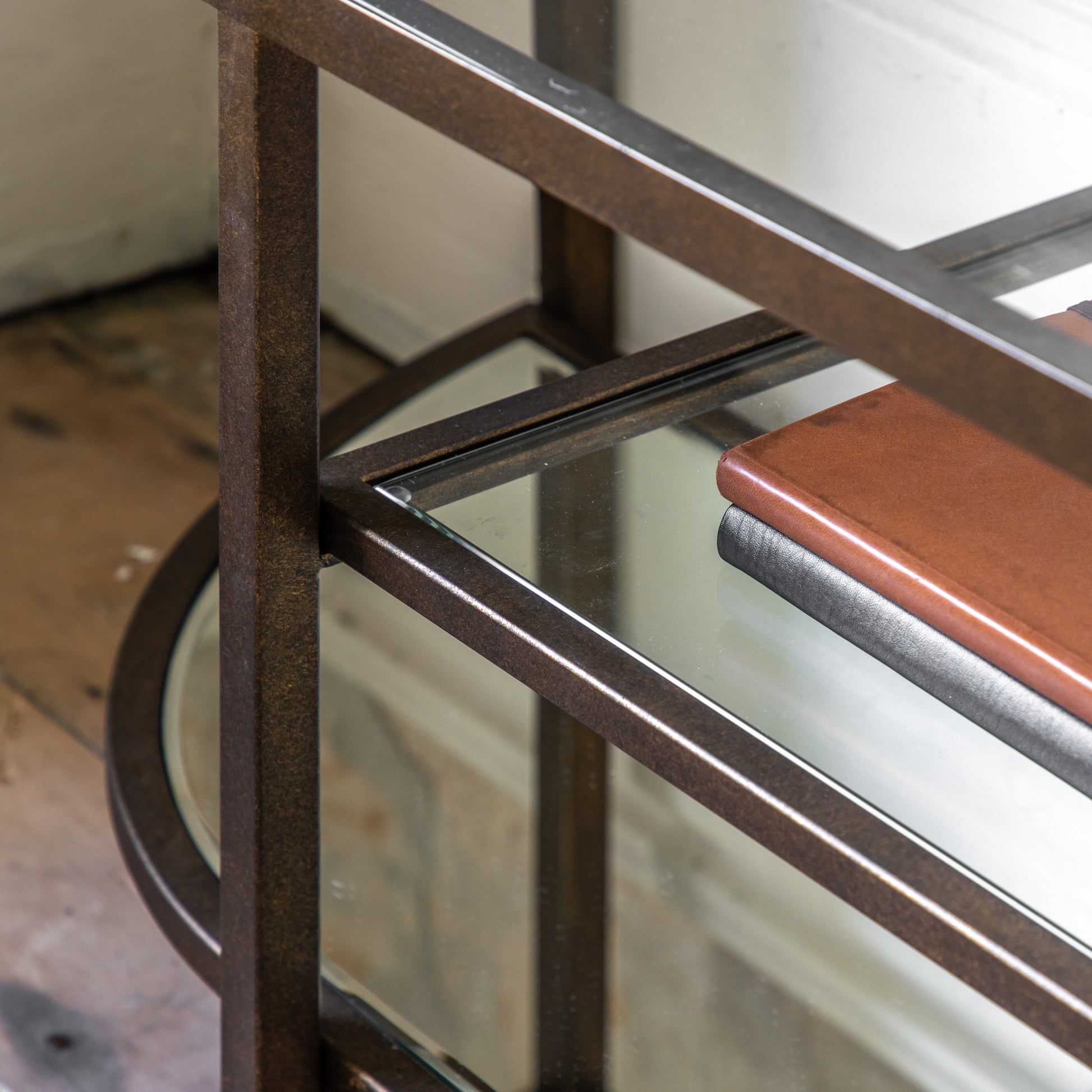 Hudson Media Unit Bronze